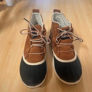 Sorel Women’s Waterproof Tan and Black Shoes - 7.5 - Great Condition